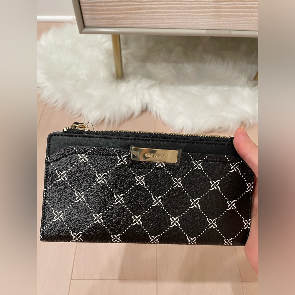 Nine West Wallet, new with tag